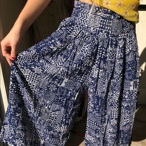 SOLD. Adorable high waisted VINTAGE trousers.